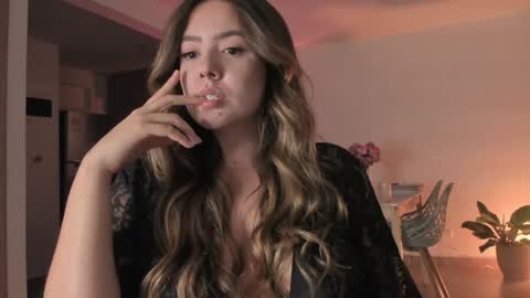 Snapshot of srta__sophie chatting on February 4, 2025, 11:59 pm Sophie 3 online show from February 4, 2025, 11:59 pm