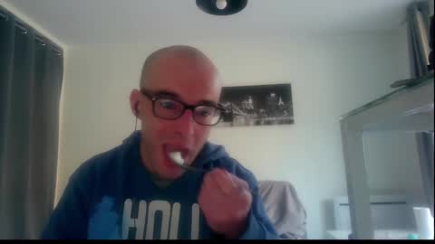 Snapshot of ssenzo chatting on December 26, 2024, 8:39 am ssenzo online show from December 26, 2024, 8:39 am