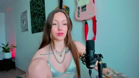 Snapshot of sshawty chatting on March 10, 2025, 12:04 pm Anni if Im offline for a long time Im depressed feel free to support me offline online show from March 10, 2025, 12:04 pm