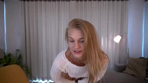 Snapshot of ssscarlett chatting on March 9, 2025, 4:16 am Scarlett online show from March 9, 2025, 4:16 am