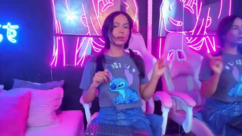 staarlightt online show from October 20, 2025, 9:04 pm