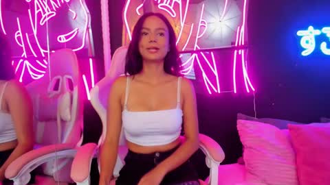 staarlightt online show from November 17, 2025, 10:04 pm