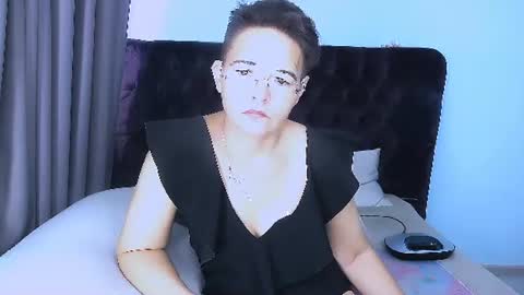 staceydarling online show from July 27, 2026, 5:25 am
