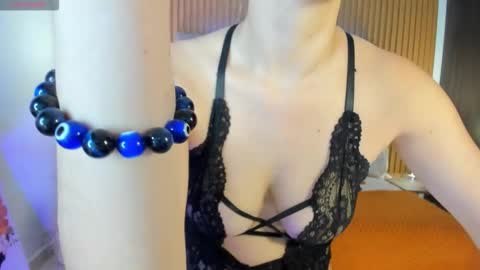 Stacy Woods online show from November 20, 2025, 3:45 pm