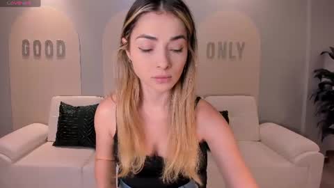 Snapshot of staceywood_ chatting on June 16, 2026, 11:35 am Stacy Woods online show from June 16, 2026, 11:35 am