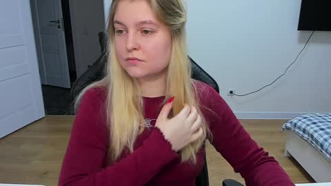 Snapshot of stacy_miraclee chatting on December 1, 2024, 7:03 pm Stacy online show from December 1, 2024, 7:03 pm