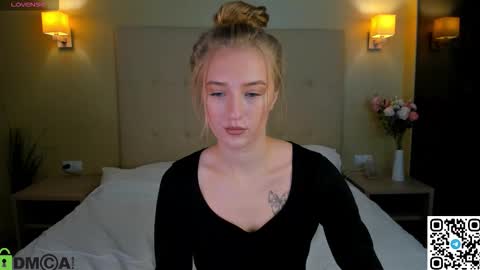 Snapshot of stacy_riiver chatting on November 23, 2025, 9:31 am Stacy Mon Tue Wed Thu Fri Sun GMT GMT 3 1000am - 0400pm online show from November 23, 2025, 9:31 am