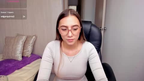 Snapshot of stacyconner chatting on September 17, 2025, 8:10 pm Stacy Conner online show from September 17, 2025, 8:10 pm