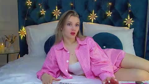 StacyEvances online show from November 30, 2025, 6:23 pm