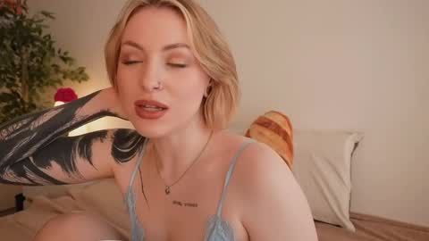 Kristina online show from April 15, 2026, 1:40 pm