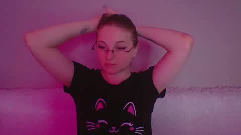 Snapshot of star_girlish chatting on October 24, 2025, 5:42 pm star_girlish online show from October 24, 2025, 5:42 pm