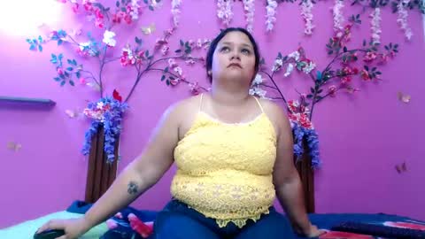 alejandra online show from April 19, 2026, 6:54 pm