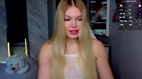 Snapshot of starlight_2004 chatting on August 5, 2026, 3:42 am Caroline online show from August 5, 2026, 3:42 am