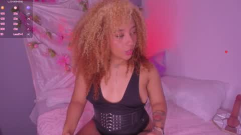 Snapshot of starlightsss_ chatting on April 20, 2026, 12:24 am . online show from April 20, 2026, 12:24 am