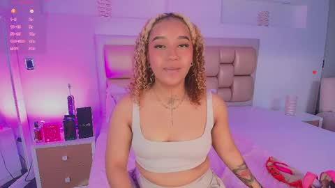 Snapshot of starlightsss_ chatting on May 22, 2026, 1:50 pm . online show from May 22, 2026, 1:50 pm