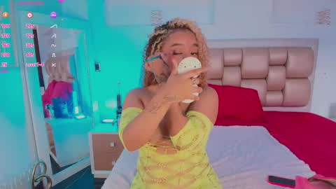 Snapshot of starlightsss_ chatting on May 27, 2026, 1:30 pm . online show from May 27, 2026, 1:30 pm