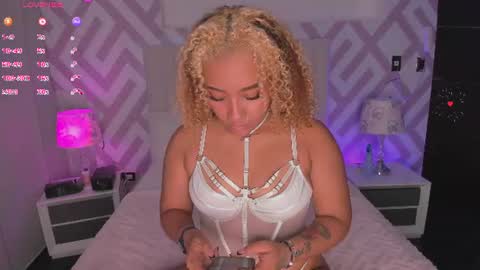 Snapshot of starlightsss_ chatting on June 29, 2026, 1:01 am . online show from June 29, 2026, 1:01 am