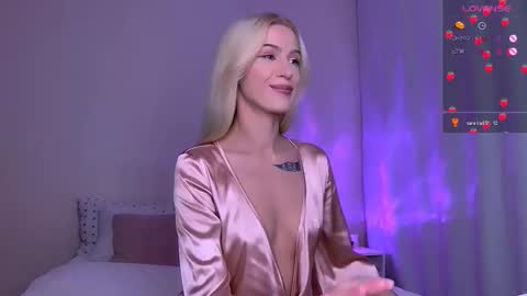 Snapshot of starlightstacey chatting on October 25, 2025, 1:02 am Stacey online show from October 25, 2025, 1:02 am