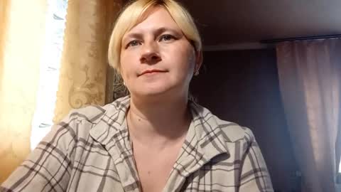 Snapshot of starvibe1010 chatting on May 31, 2026, 10:11 am Helen online show from May 31, 2026, 10:11 am