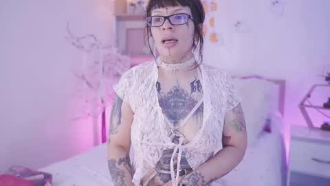 Snapshot of starwitch_ chatting on October 23, 2025, 1:21 pm Yoko online show from October 23, 2025, 1:21 pm