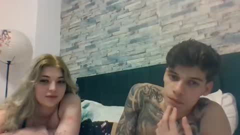 staywithuss online show from April 21, 2026, 9:06 pm