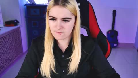 stef_nicks online show from September 18, 2025, 9:11 am