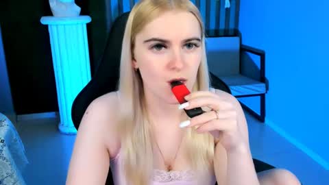 stef_nicks online show from May 11, 2026, 9:04 am