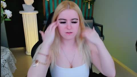 stef_nicks online show from May 16, 2026, 10:36 am