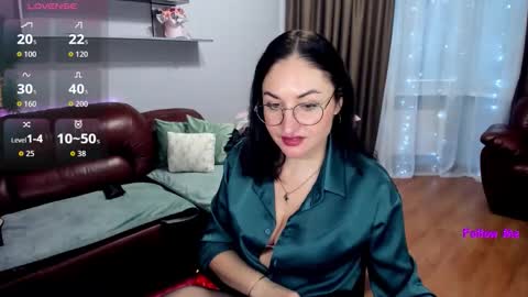Snapshot of stefanawinter chatting on May 11, 2026, 9:26 am StefanaWinter online show from May 11, 2026, 9:26 am