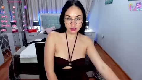 Snapshot of stefanawinter chatting on August 4, 2026, 5:21 am StefanaWinter online show from August 4, 2026, 5:21 am