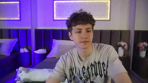 Esrefan online show from April 23, 2026, 7:49 pm