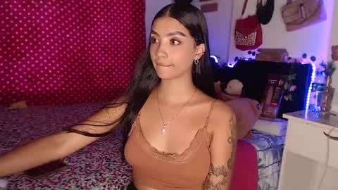 Snapshot of stefanny_pllus chatting on December 21, 2024, 10:19 pm Im MiaIts my first day here online show from December 21, 2024, 10:19 pm