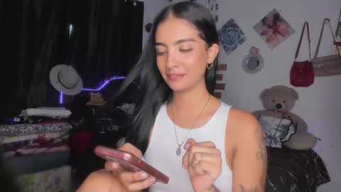 Snapshot of stefanny_pllus chatting on February 18, 2025, 9:53 pm Im MiaIts my first day here online show from February 18, 2025, 9:53 pm