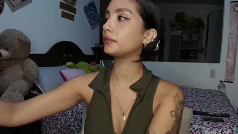 Snapshot of stefanny_pllus chatting on September 24, 2025, 1:09 am Im MiaIts my first day here online show from September 24, 2025, 1:09 am