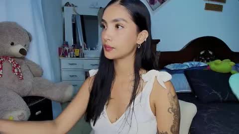 Snapshot of stefanny_pllus chatting on October 8, 2025, 12:19 am Im MiaIts my first day here online show from October 8, 2025, 12:19 am
