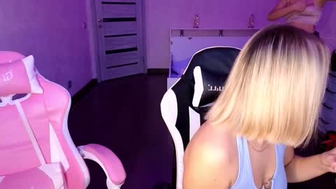 stefany_and_bettany online show from October 31, 2025, 1:56 pm