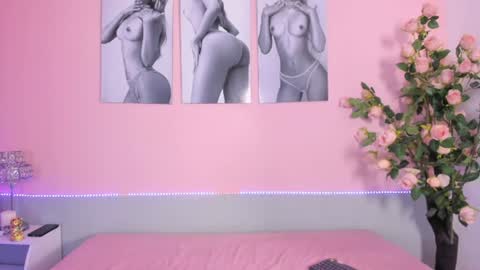 Stefany online show from June 9, 2026, 1:12 pm
