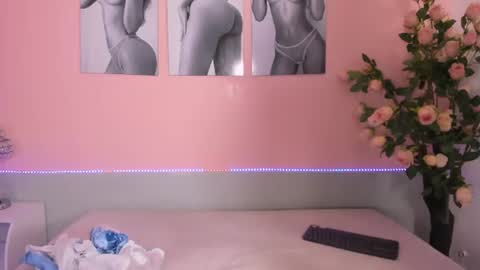 Stefany online show from June 12, 2026, 1:32 pm