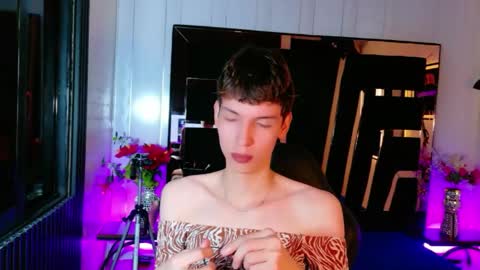 stefany piink online show from April 18, 2026, 12:09 pm