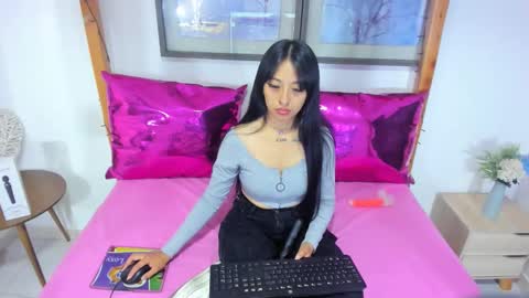 --Estefay-- online show from March 18, 2026, 2:47 am