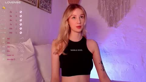 Snapshot of stela_artois chatting on March 4, 2025, 5:45 pm My name is Stella Nice to meet you Fav Pattern is 111 boobs are real online show from March 4, 2025, 5:45 pm