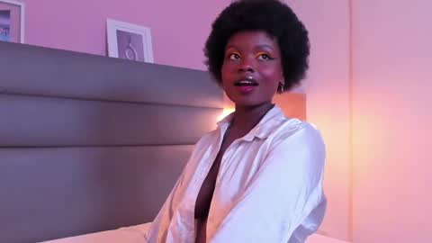 Snapshot of stela_ebony chatting on December 14, 2025, 12:05 am STELA online show from December 14, 2025, 12:05 am