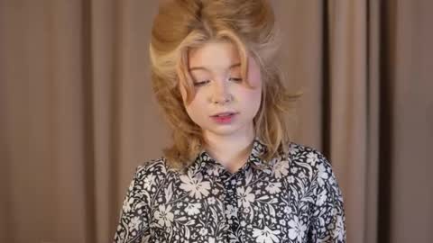 Snapshot of stela_vanila chatting on October 7, 2025, 12:41 am Stella online show from October 7, 2025, 12:41 am