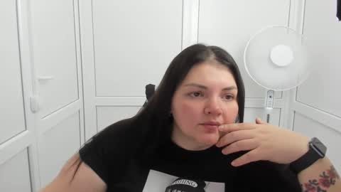 Snapshot of stella_la_ chatting on June 1, 2026, 6:37 am Stella online show from June 1, 2026, 6:37 am