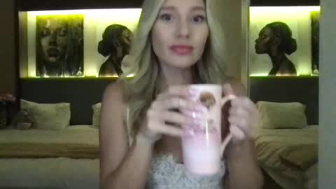 Snapshot of stella_loveu chatting on September 14, 2025, 11:53 am Stella online show from September 14, 2025, 11:53 am