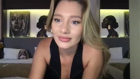 Snapshot of stella_loveu chatting on November 25, 2025, 2:44 am Stella online show from November 25, 2025, 2:44 am