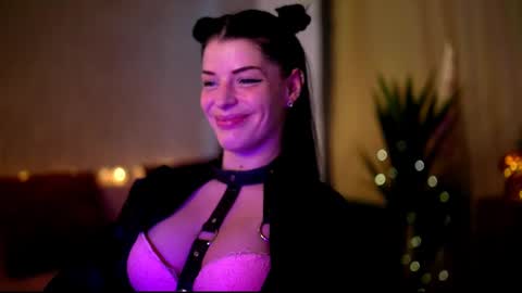 Stella online show from February 19, 2025, 7:06 am