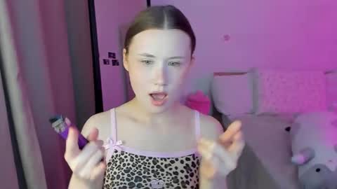 Snapshot of stella_sunny chatting on February 12, 2025, 5:26 pm stella_sunny online show from February 12, 2025, 5:26 pm