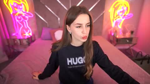 stellahoneywell online show from October 17, 2025, 12:30 pm