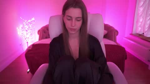 stellahoneywell online show from February 6, 2026, 7:56 am